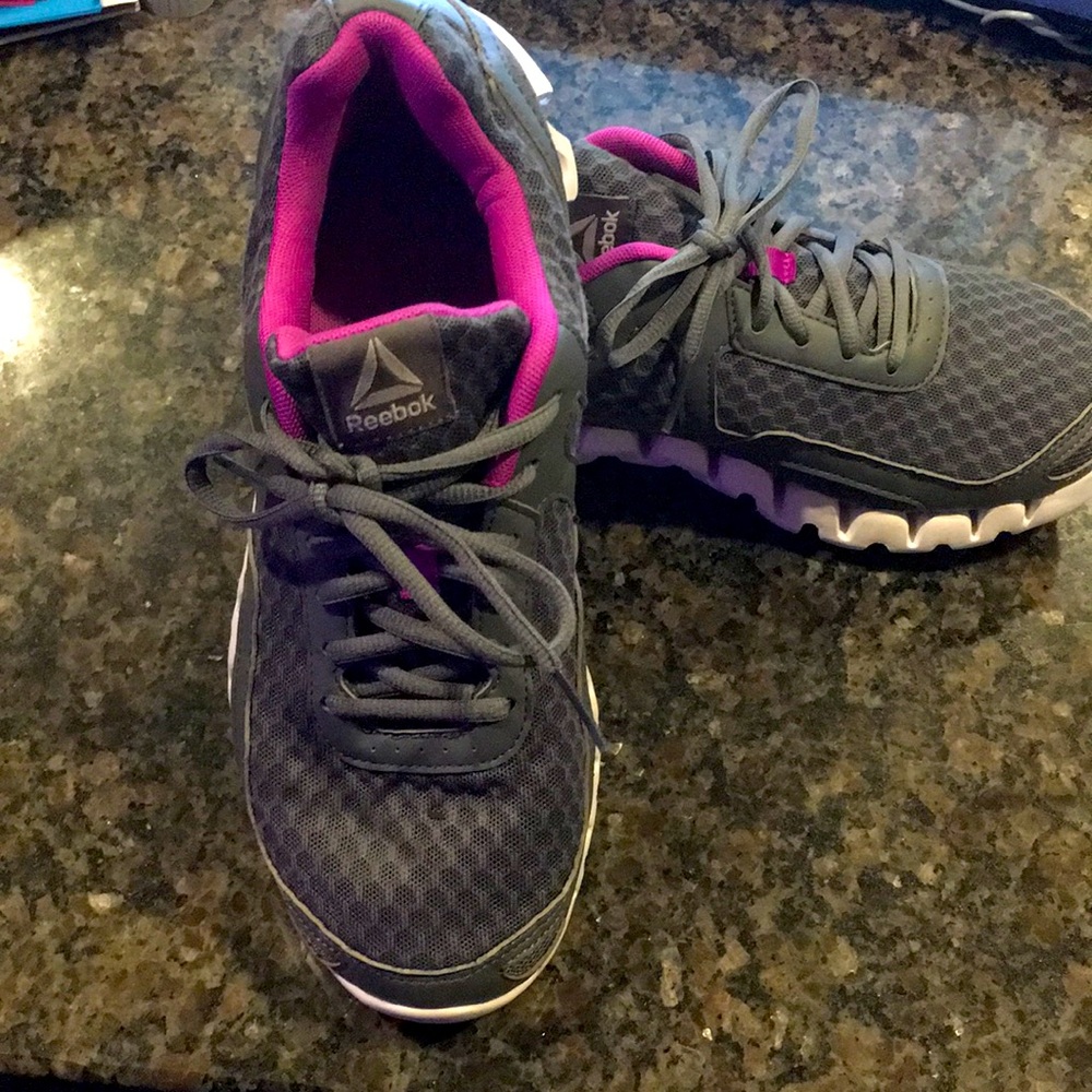 Women Reebok zig tech women shoe size 9